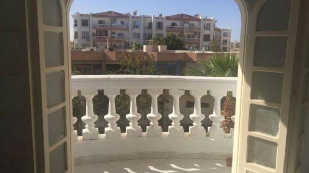 For sale apartment with 2 bedrooms and a separate kitchen in the popular area of Mubarak 2